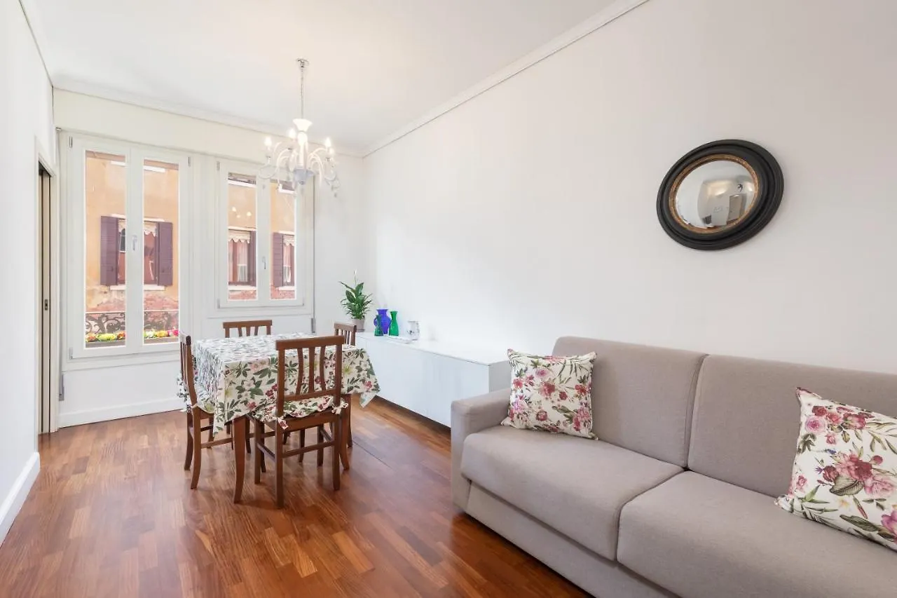 Apartment Colombina Home Venice With Canal View